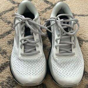 Brooks women’s running shoes